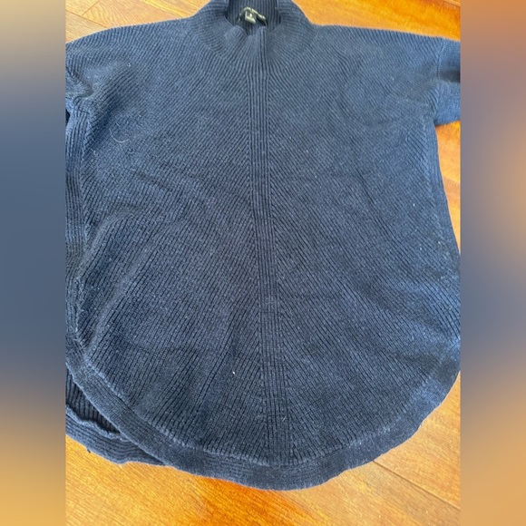 Banana  Republic sweater - Picture 7 of 7